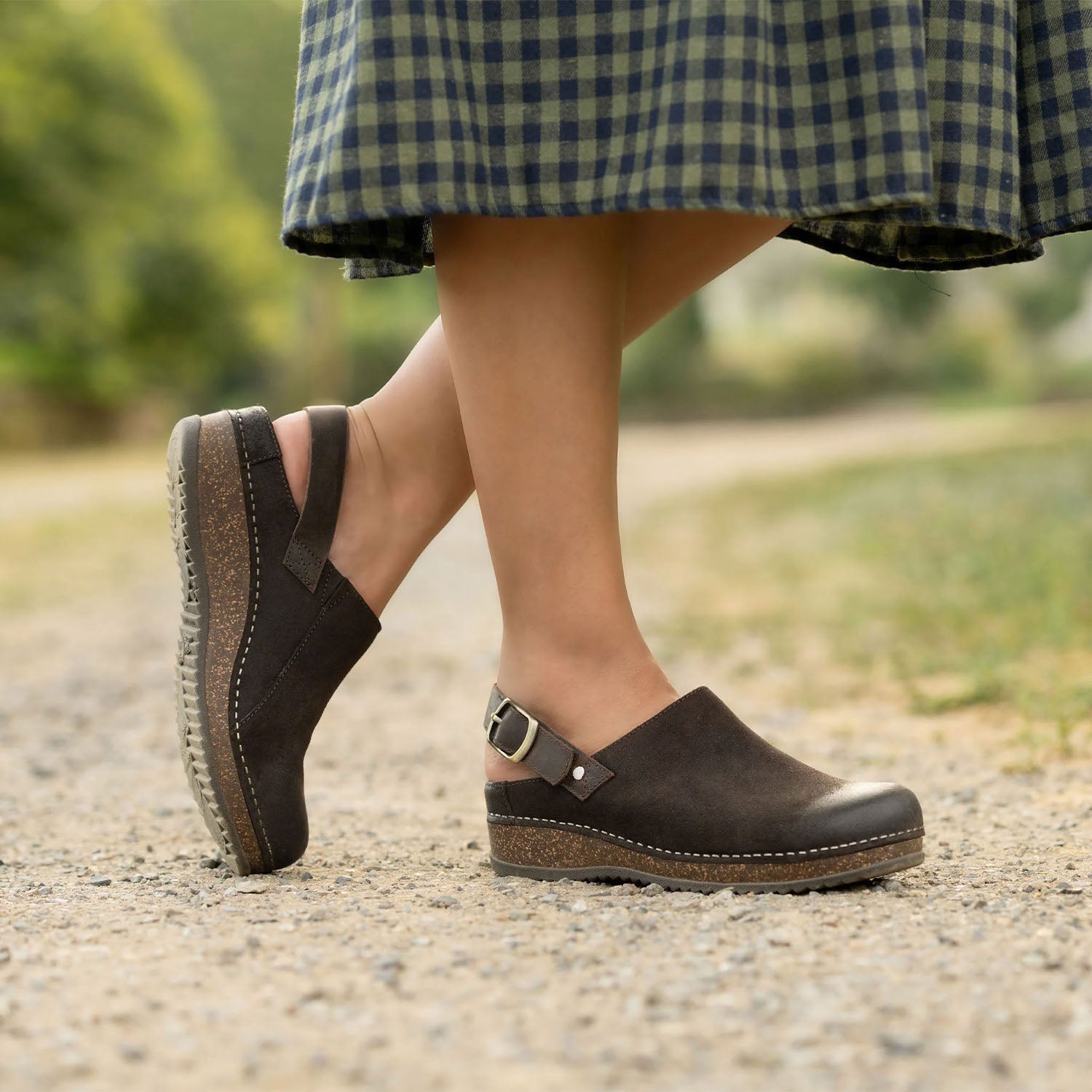 Womens Dansko Women's Dansko Merrin Chocolate Burnished Suede Chocolate Burnished Suede
