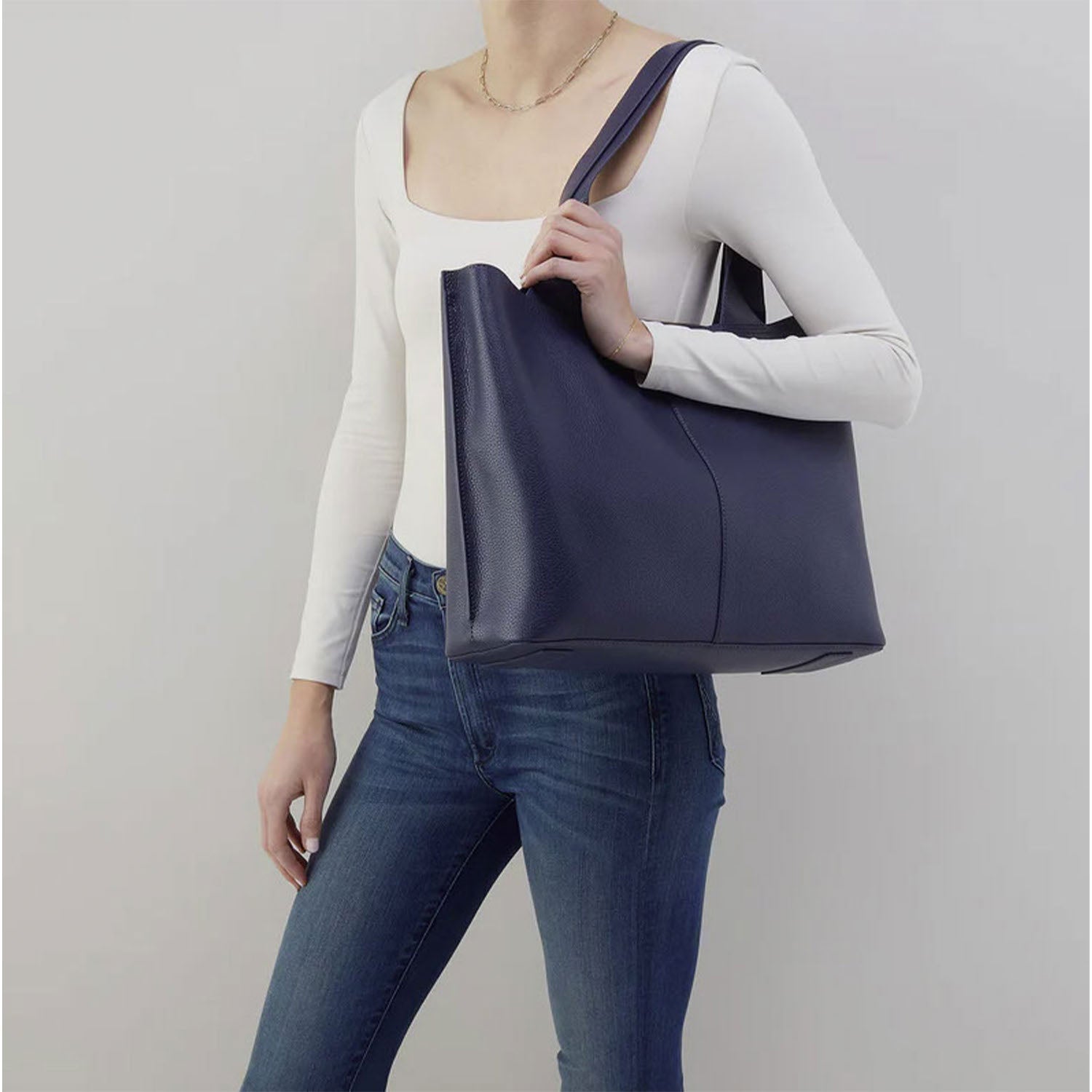 Womens Hobo Hobo International Vida Tote Mood Indigo Micro Pebbled Leather Mood Indigo Micro Pebbled Leather