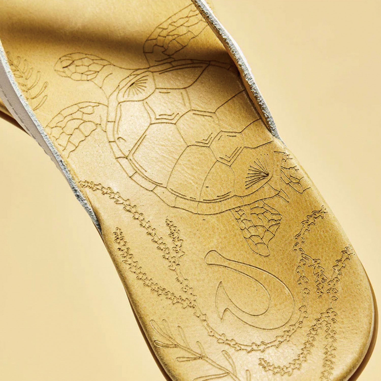 Womens Olukai Women's Olukai Honu Bright White/Golden Sand Leather Bright White/Golden Sand Leather