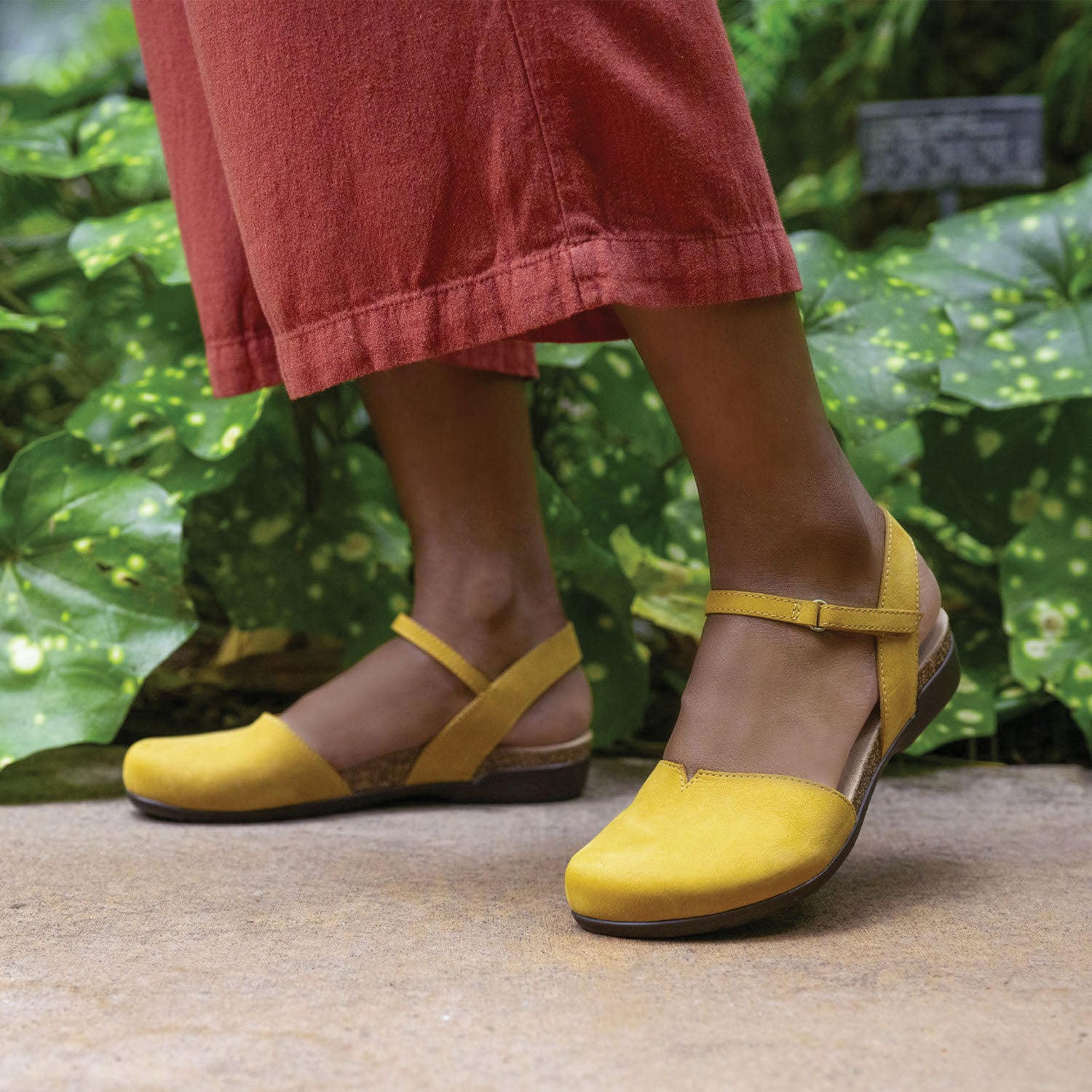 Womens Dansko Women's Dansko Rowan Mustard Nubuck Mustard Nubuck