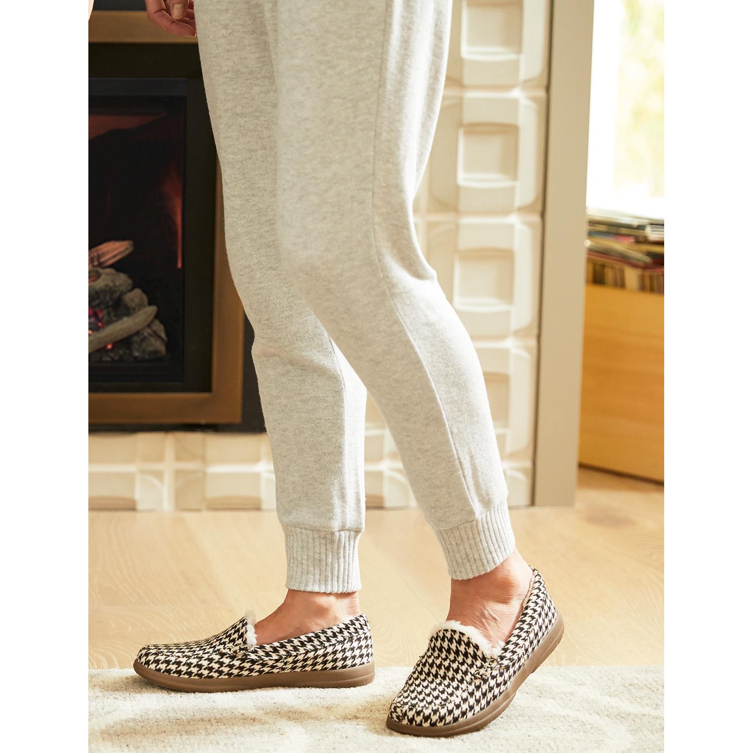 Womens Vionic Women's Vionic Lynez Slippers Light Grey Suede Light Grey Suede
