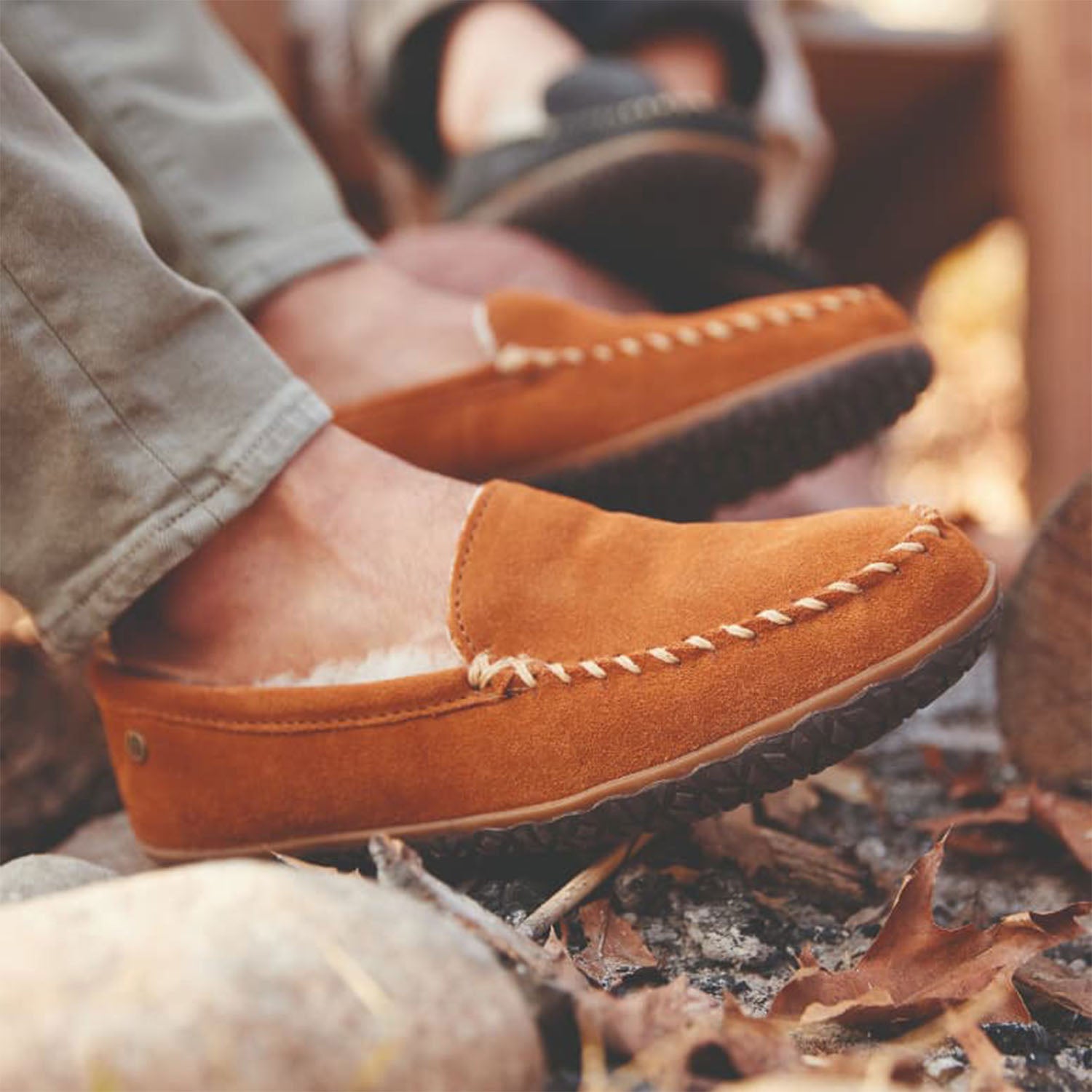 Mens Minnetonka Men's Minnetonka Sheepskin Tobie Brown W/R Suede Brown W/R Suede