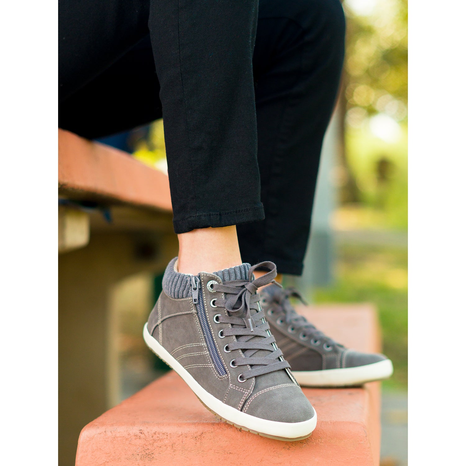 Womens Taos Women's Taos Startup Graphite Distressed Canvas Graphite Distressed Canvas