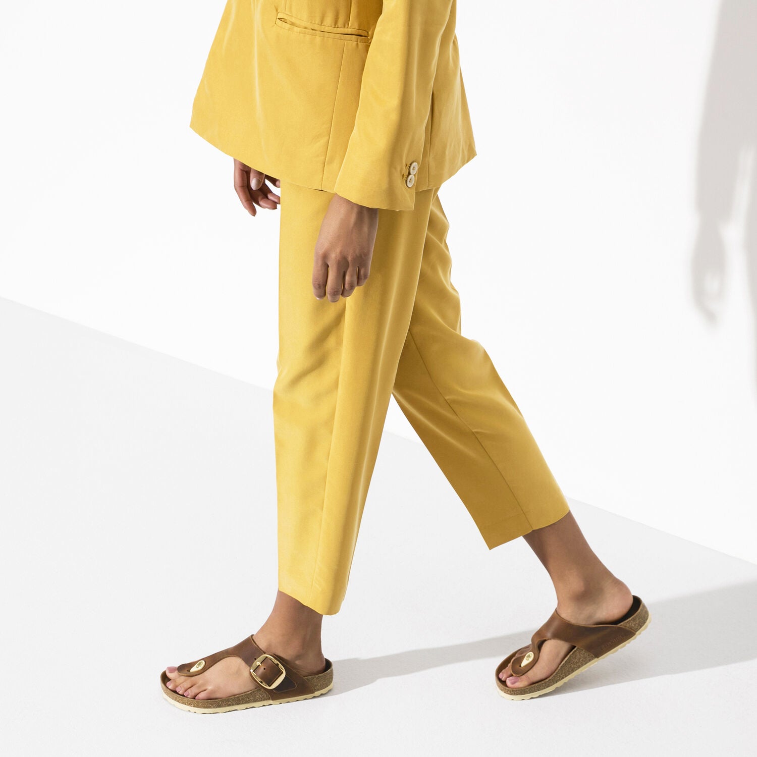 Womens Birkenstock Women's Birkenstock Gizeh Big Buckle Cognac Oiled Nubuck Cognac Oiled Nubuck